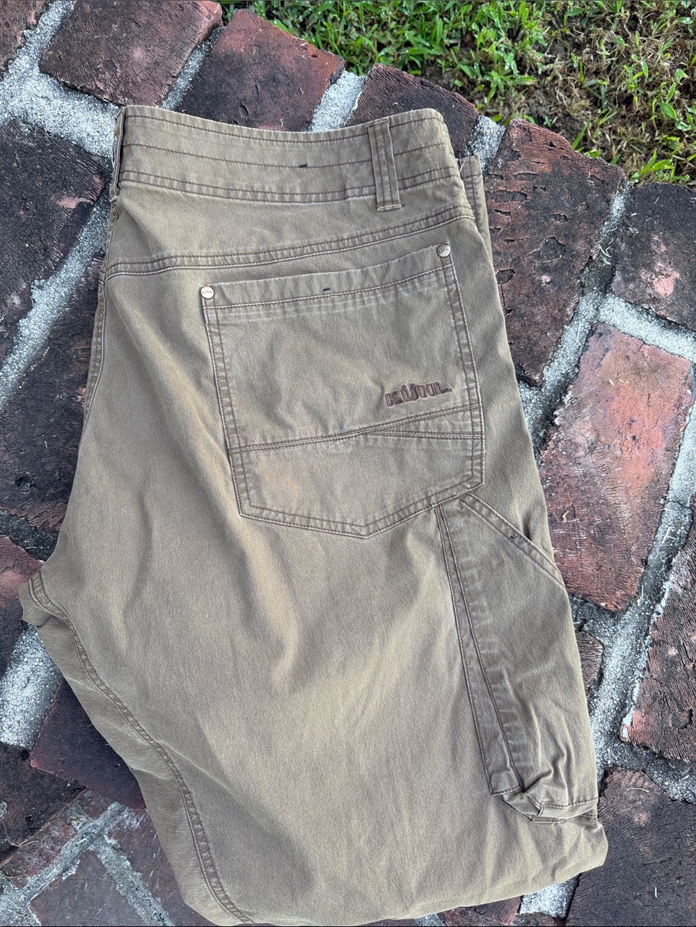 Kuhl "REVOLVR" Men’s brown Cargo Work Pants Size 40 X 34